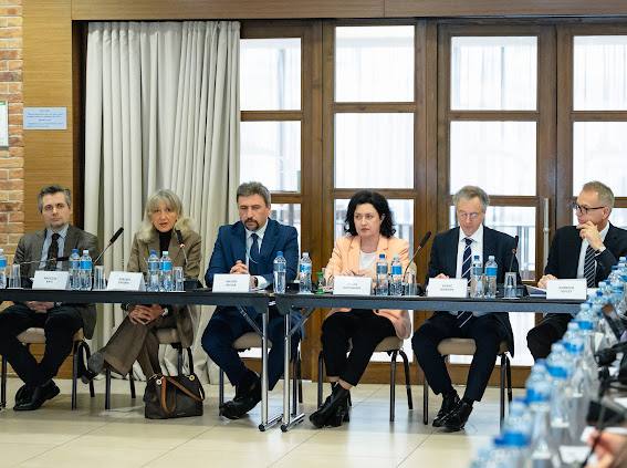 Верховенства права з РЄ